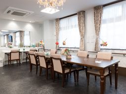 明るい食堂の様子