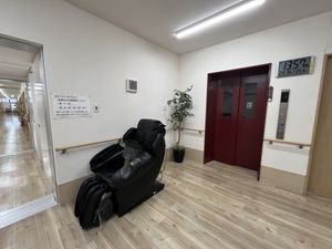 リラックス用チェアの廊下