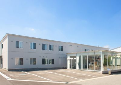広々とした建物の外観