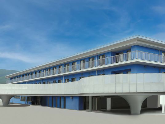 青い建物の外観  