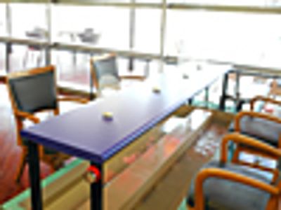 日差し豊かなラウンジ