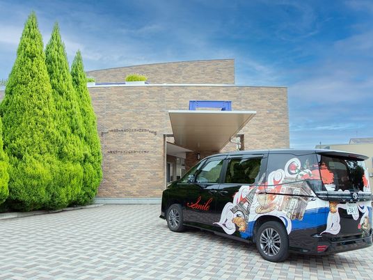 外観と送迎車  