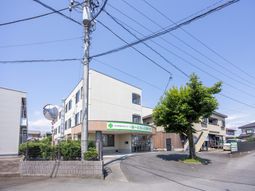 穏やかな外観の建物