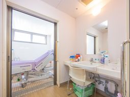 快適な設備の浴室