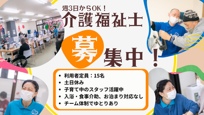 賑やかな様子のラウンジ