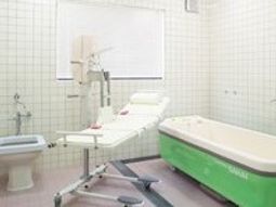 清潔感のある明るい浴室