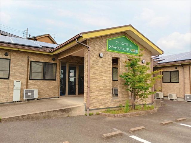 温かみのある施設の外観 外観 木造りの温かみを感じさせる建物には、ゆったりとした入り口が備わり、訪れる皆様を穏やかに迎えます。