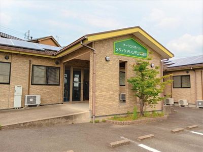 温かみのある施設の外観
