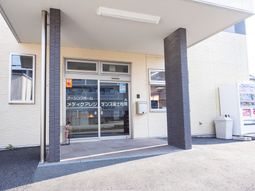 エントランスの明るい風景