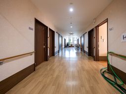 明るい廊下の様子