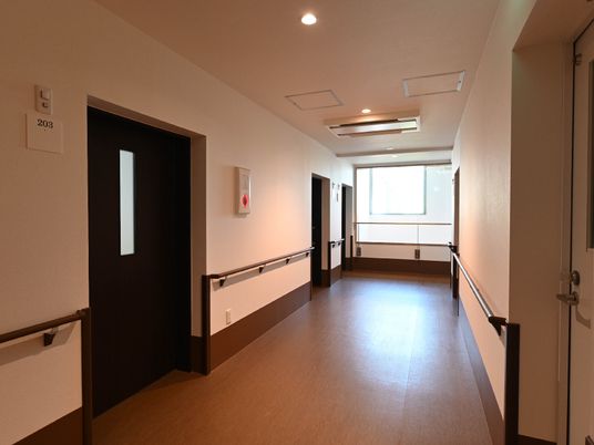 廊下の明るい空間