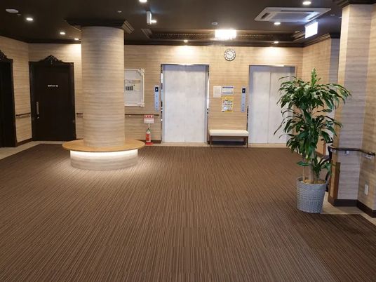 エレベーター前のロビー  