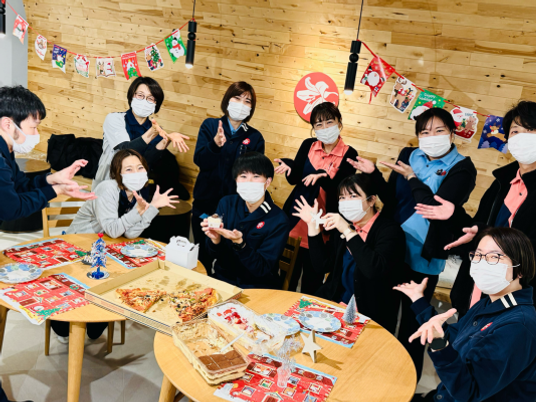 スタッフ集合の食堂  