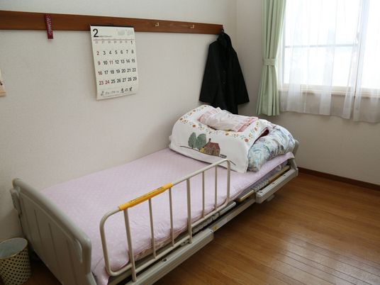 明るい個室の居室