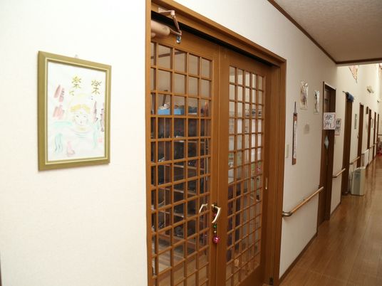 暖かみのある廊下