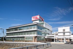 光が差し込む外観