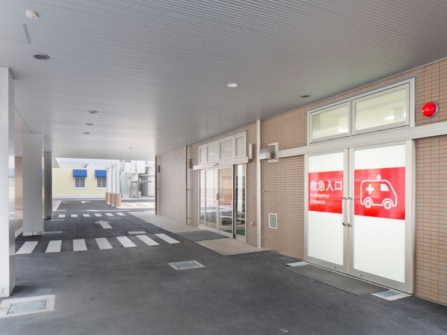 救急専用通路 エントランス 安心の救急出入口が備わっています。緊急時にもスムーズな対応が可能です。