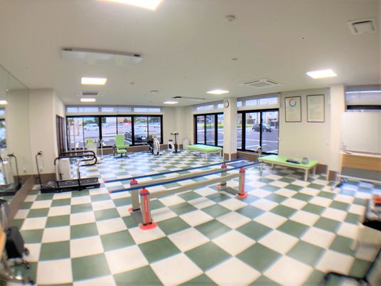 リハビリ施設の広々空間