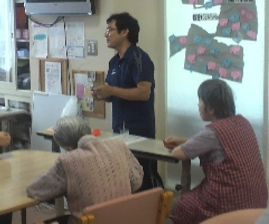 和気あいあいとした多目的室