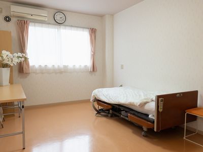 居室の幅広ベッド