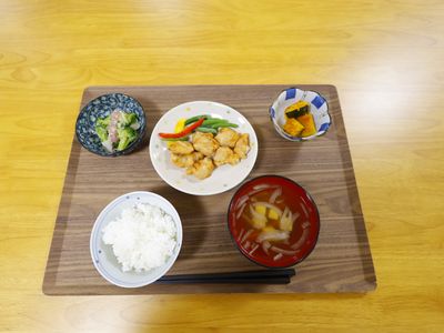 食事のセットの様子