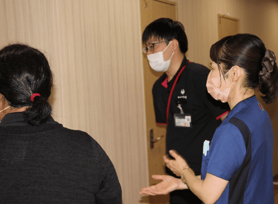 スタッフの対応場面