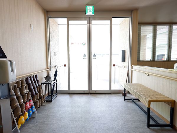 明るいエントランスの一角