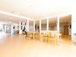 明るいダイニングスペース