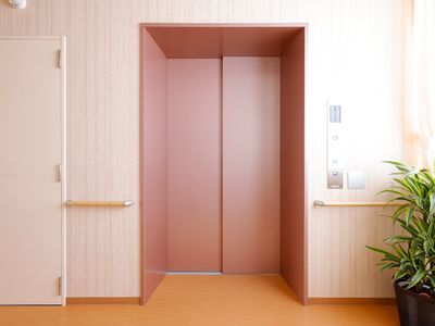 エレベーター前の廊下