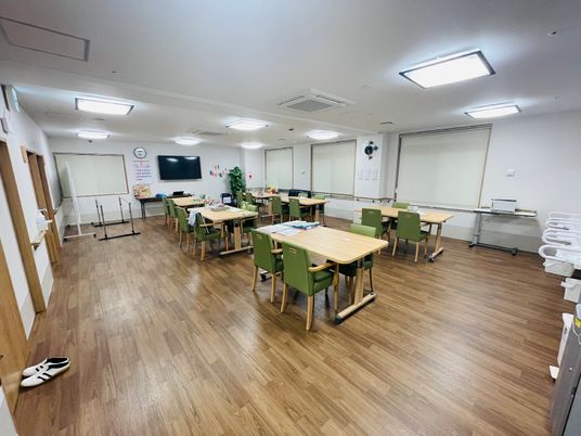 広々とした明るい多目的室