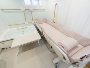 バリアフリー設計の浴室