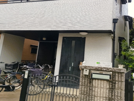 バイク置き場付き玄関