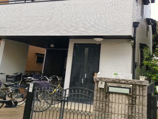 バイク置き場付き玄関