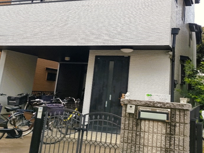 バイク置き場付き玄関