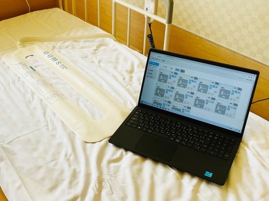 ベッド上の見守り機器  