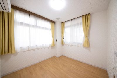 ゆったり洋室の一角