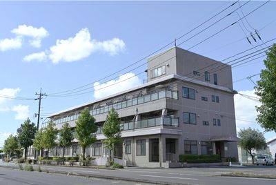 広々した外観の建物