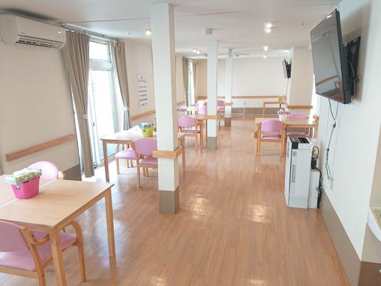 清潔感のある食堂スペース