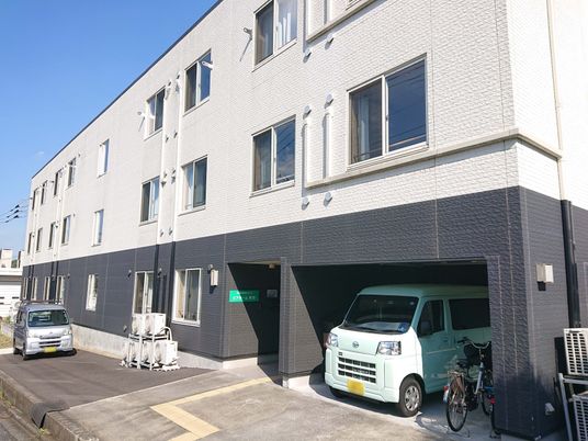 広々とした施設前景