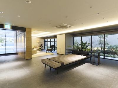 落ち着いた雰囲気のロビー