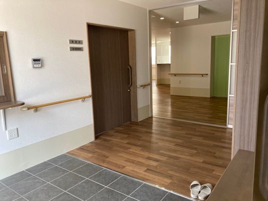 清潔な廊下と居室入口