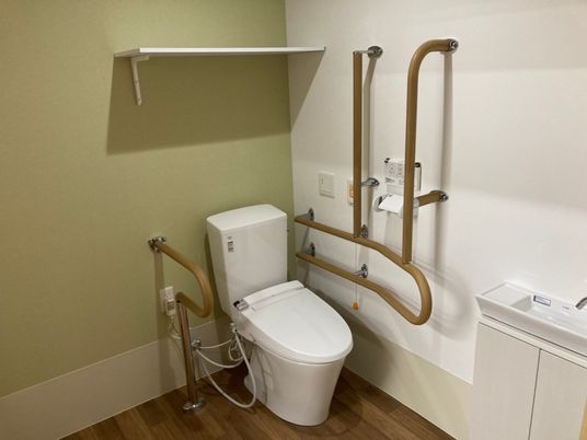 バリアフリートイレの内観