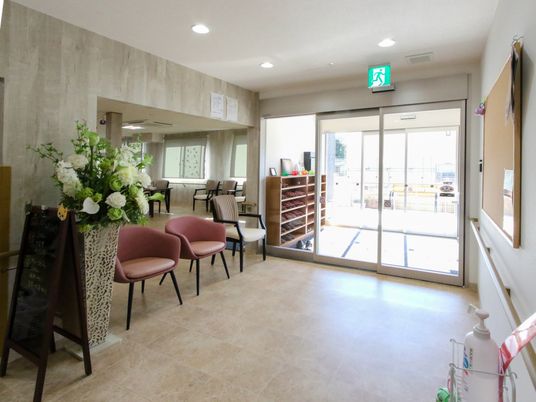 エントランスの落ち着いた空間