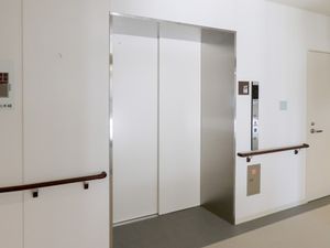 清潔なエレベーターホール