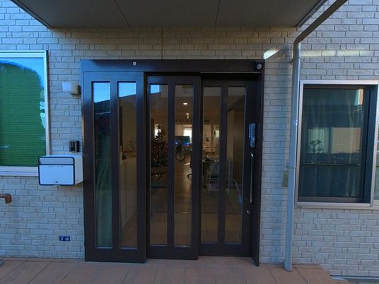 自動ドアのエントランス