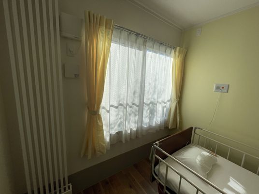 ベッド付き個室