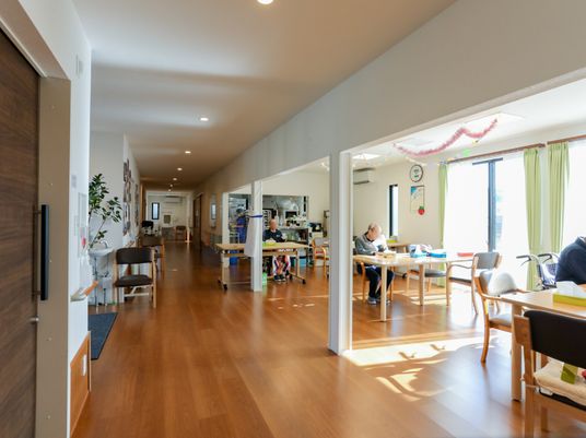 共用ラウンジの日常風景