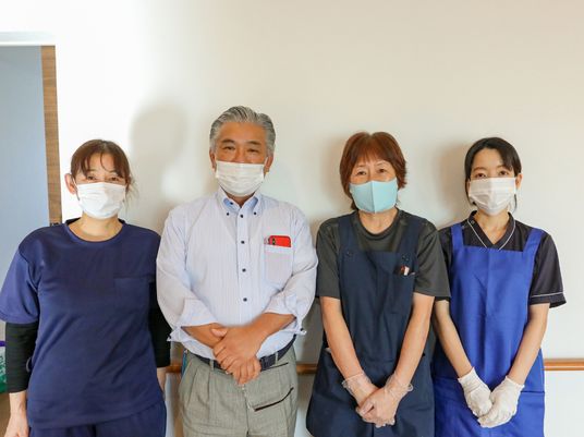 スタッフの集合写真