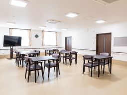 明るい居間の様子