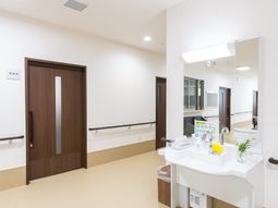 清潔な廊下と洗面所